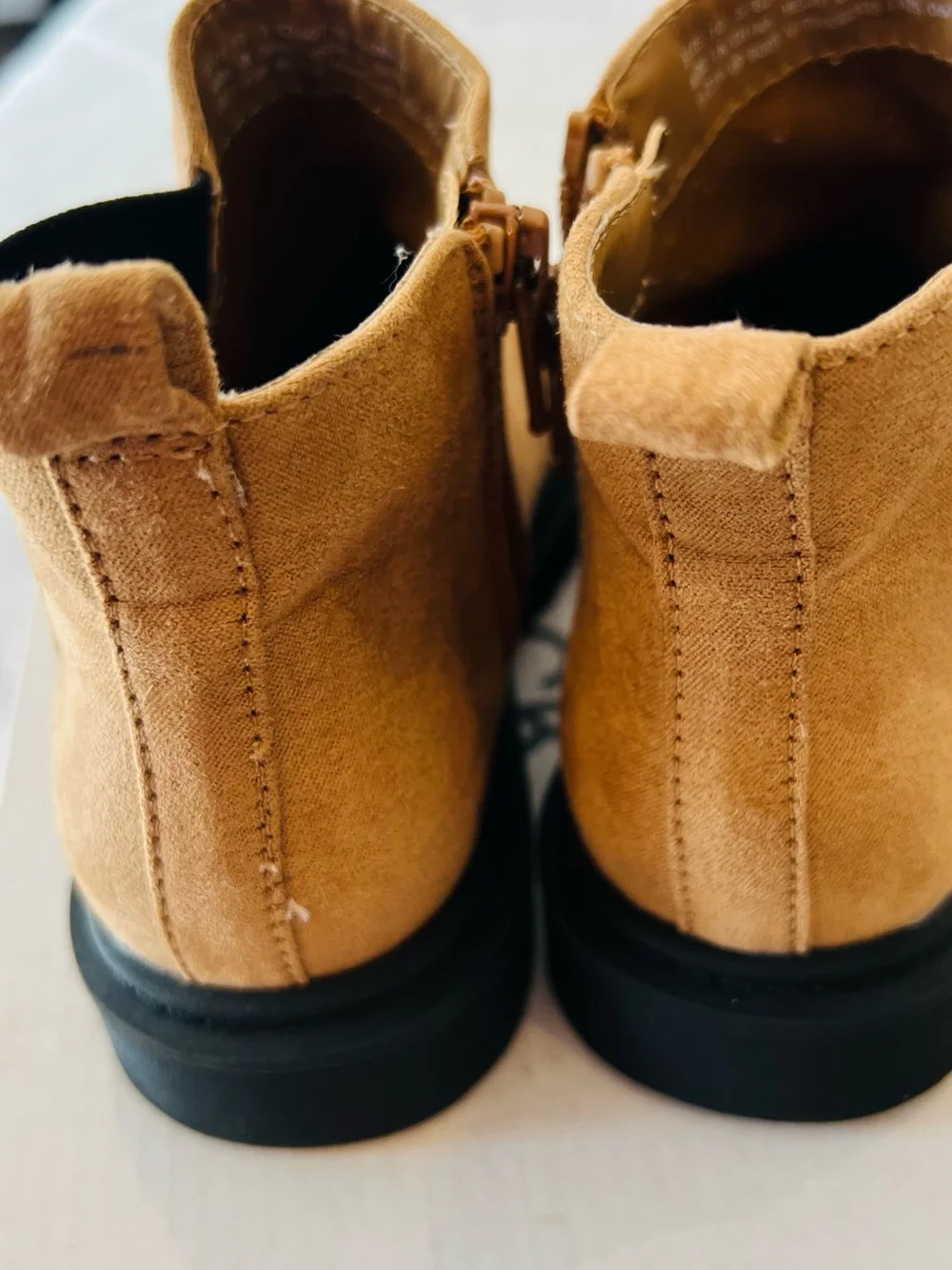 Tan camel 🐪 colored Suede Chelsea girls Booties W Black Soles & zipper size 10